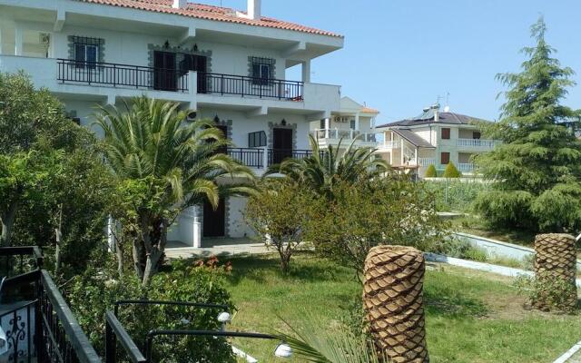 Alexandros Apartments