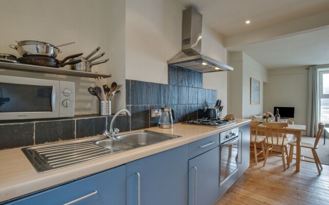 Modern Apartment Near the Estuary of the Mawddach River