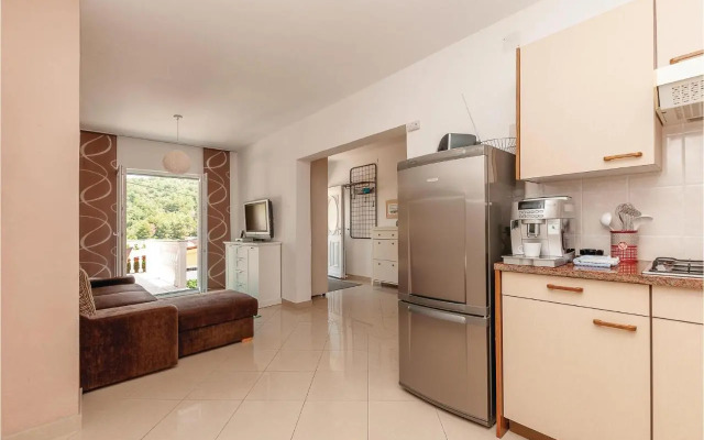 Two-Bedroom Apartment in Pirovac