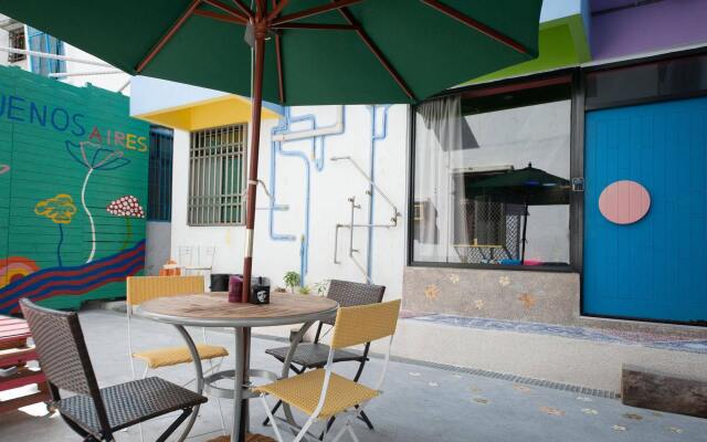 Aires Hostel