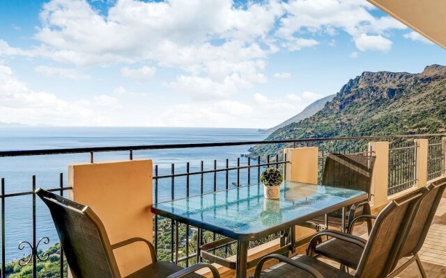 Seaview Studio, 3 Pers Panoramic Seaview in Beautiful Setting, West From Chania