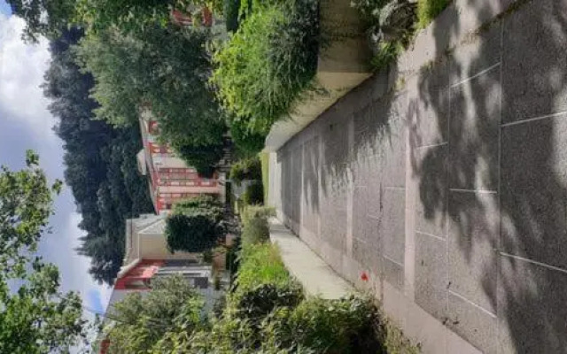 studio 23m² avec lit fixe en 140 et canapé clicclac