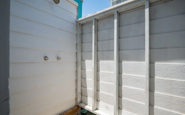 Pair-a-dice 3 Bedroom Home by RedAwning