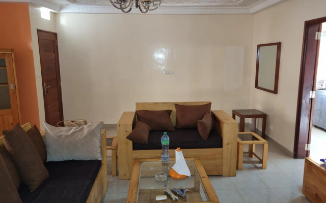 Chambres Privees Climatisees-Douches Personnelles-Neflix-Salon — фото 2