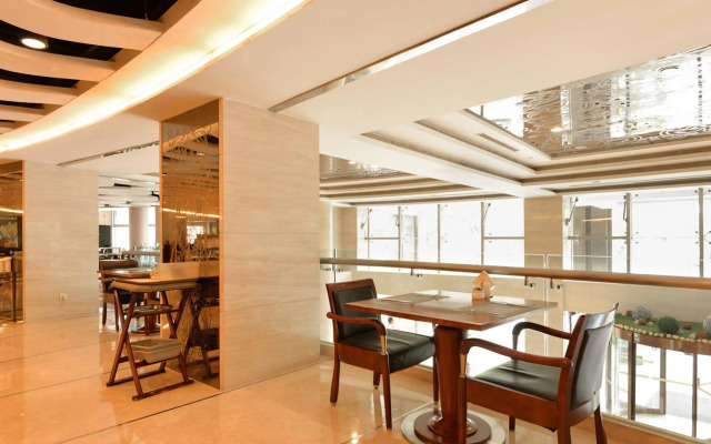 Regal Jinfeng Hotel