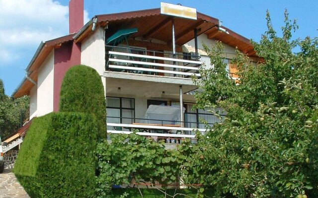 Large Apartment in Summer House Villa