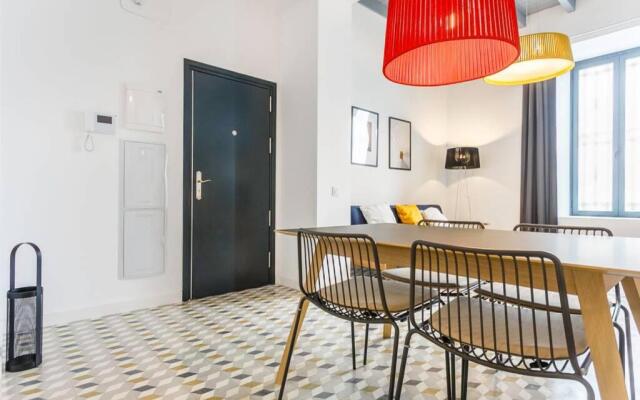 Pop Art, 2BD ground Central Apartment