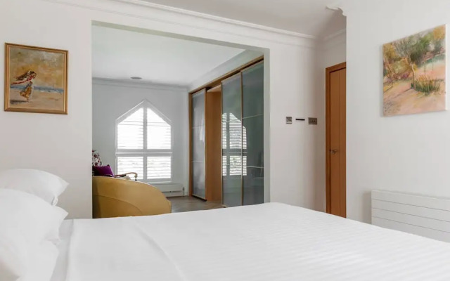 West Heath Road by Onefinestay