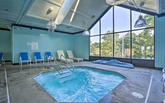 Gorgeous Bushkills Lodge w/ Pool Access!