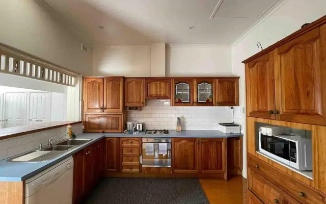 Unwind Westbourne Park Saltpool Hideaway