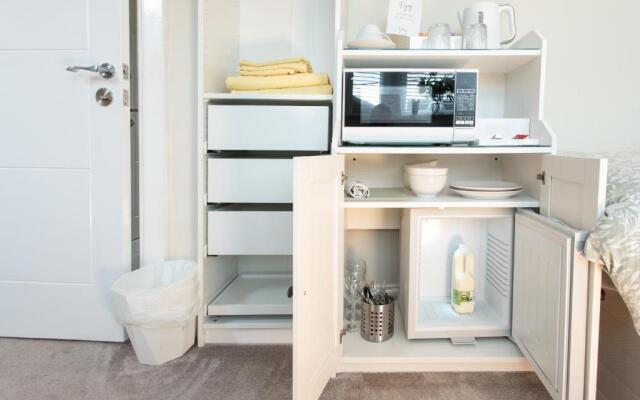 3 Private bedrooms attached to hosts home Free parking