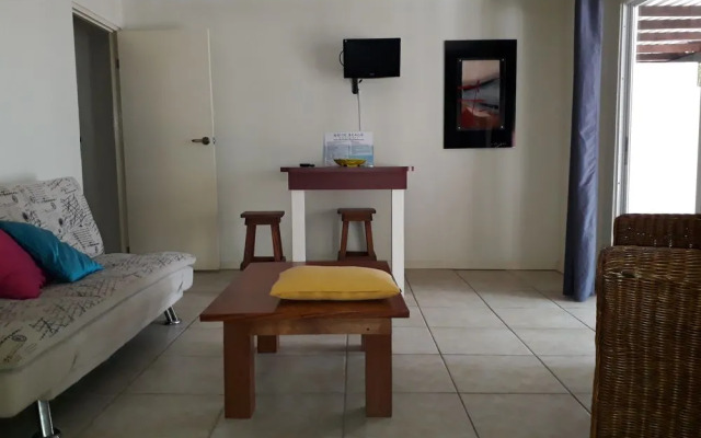 White Beach Apartments Palm Beach