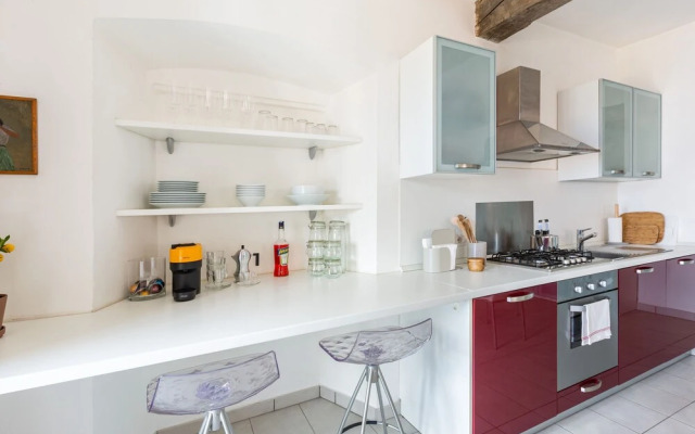 Lake View Terrace Apartment