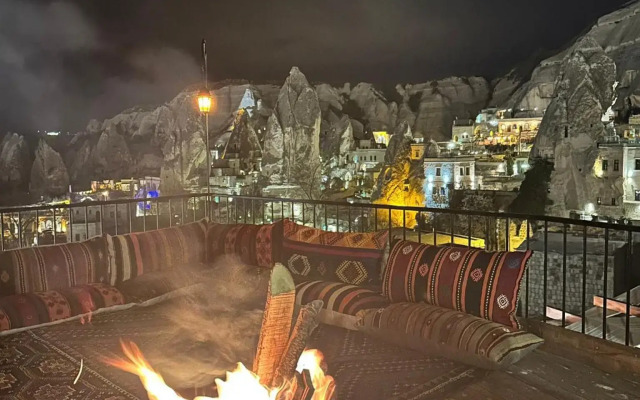Bedrock Cave Hotel - Adults Only