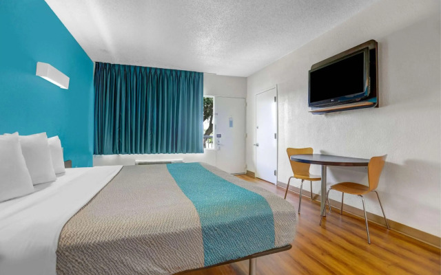 Motel 6 Jacksonville, NC