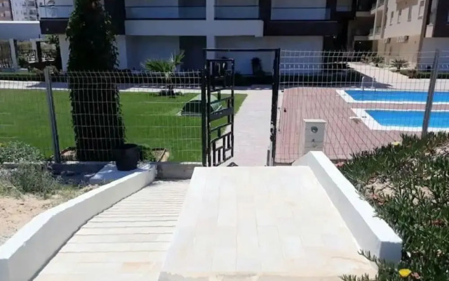 Beach Front Luxury Living Apartment