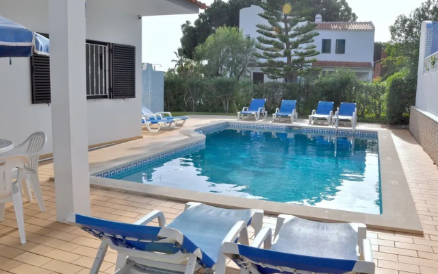 Spacious Holiday Home in Vilamoura With Private Pool