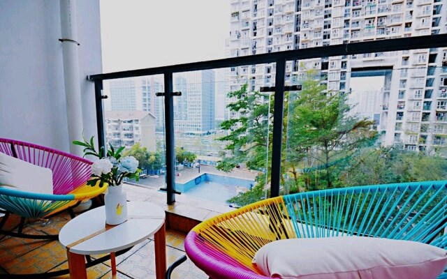 Avatar Old Days Queen Bed & High Rise View Futian