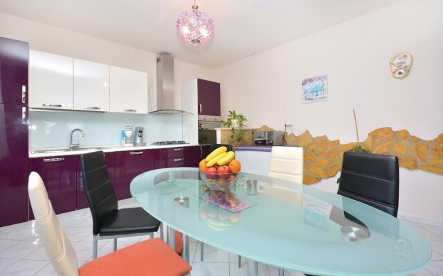 Stunning Home in Srinjine With Wifi and 4 Bedrooms