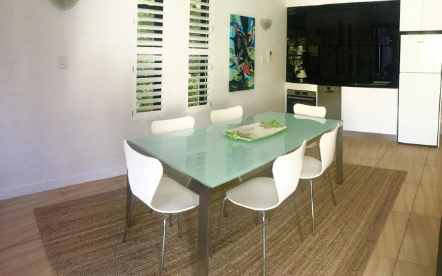 Bayona 1 Little Cove