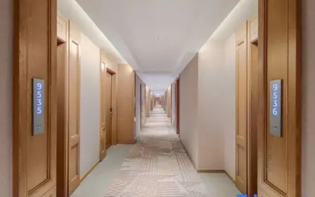 Vienna Hotel (Xishuangbanna Mengla Center Road Branch)