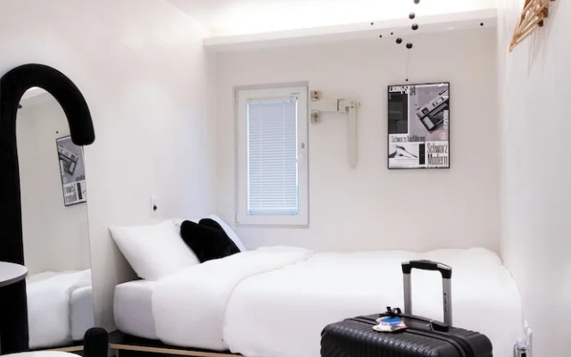 Slow On Hostel Hongdae