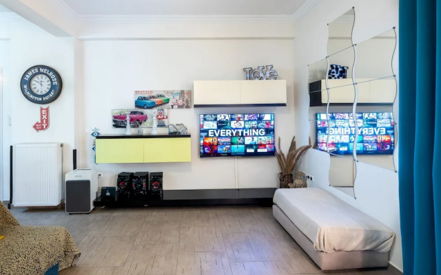 Charming 2BR retreat near market & beach