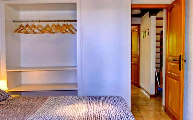 Serene Holiday Home in Cussac with Private Terrace, Barbeque