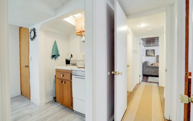 Pet-friendly Minneapolis Apt Near Shops & Dining!