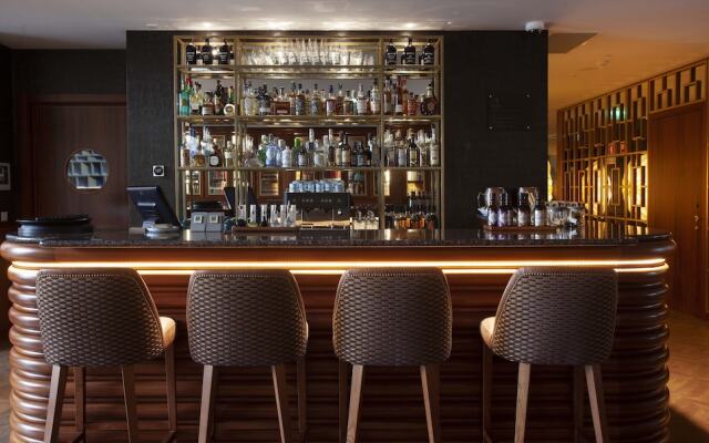 Wine & Books Porto Hotel