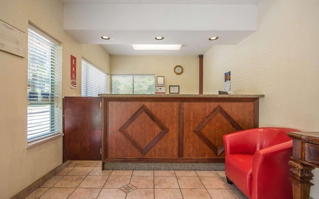 Motel 6 Surrey, BC