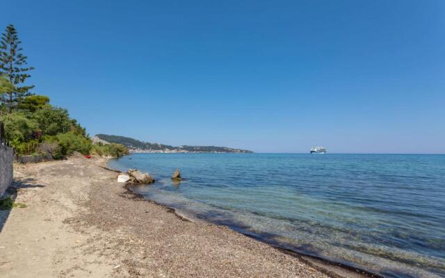 Venetico Beachfront Apartments & Suites - Sea View Apartment