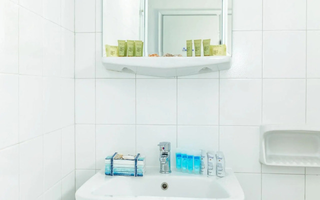 Xenios Dolphin Beach Hotel