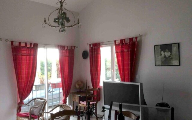 House with 2 bedrooms in Clarensac with furnished garden and WiFi 40 km from the beach