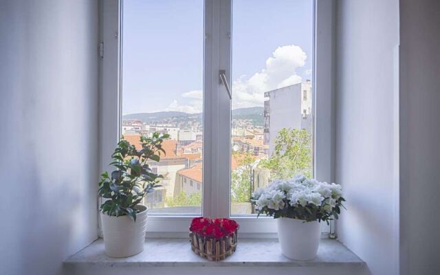 Oltremare Modern Flat