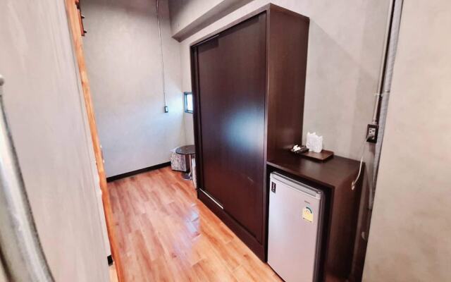 Capital O 75512 Loft Residence