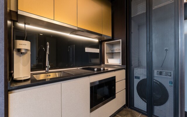 KLCC Modern Musical Sty 5Pax Scarletz Suite