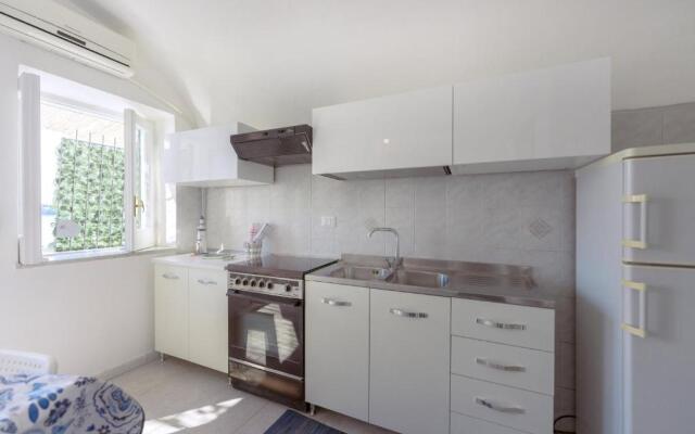 Calilla house by Procida Reserve