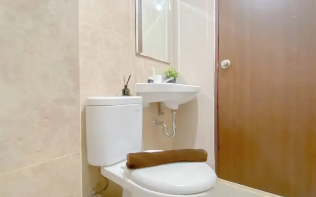 Homey And Tranquil 2Br Apartment Transpark Cibubur