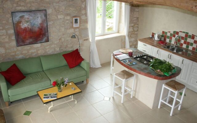Peaceful Cottage with Swimming Pool in Fayssac France