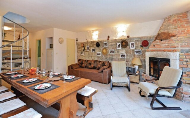 Nice Home in Podstrana with Hot Tub, WiFi & 4 Bedrooms