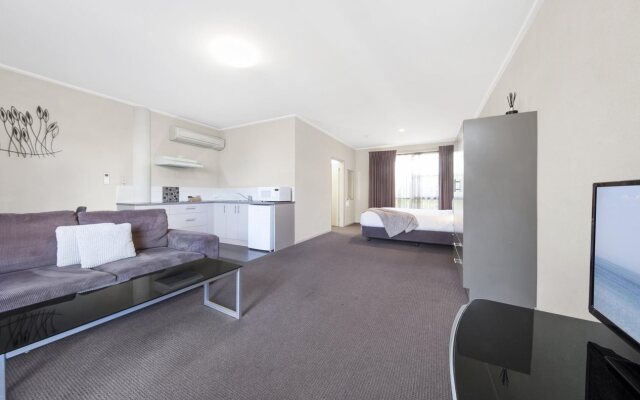 Moonlight Bay Apartments
