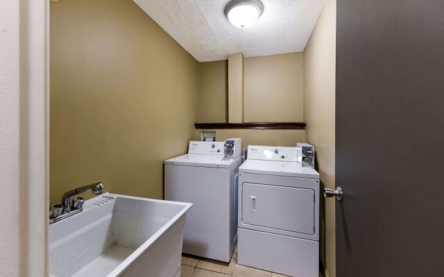 Baymont by Wyndham Liberty MO