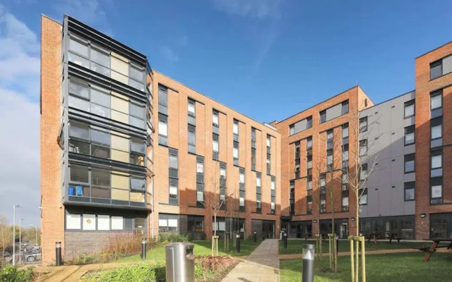 Student Only Riverside Way