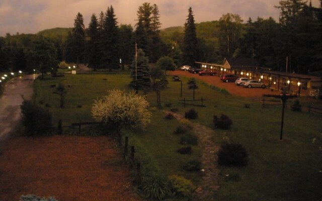 Dwight Riverside Inn