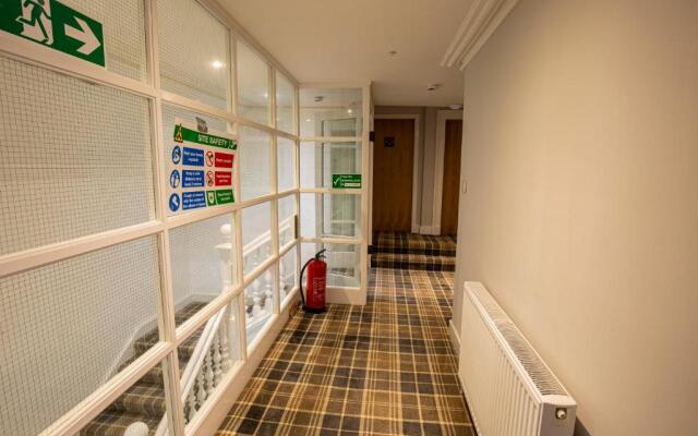 Crown Court Hotel & Bar.