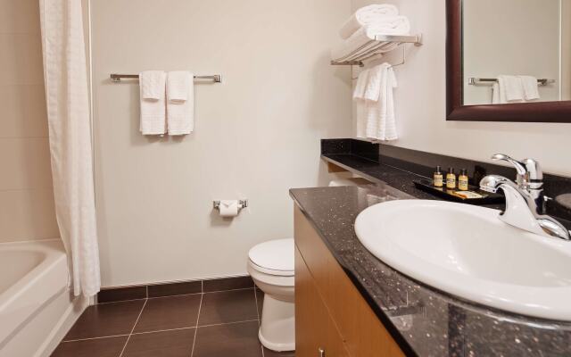 Best Western Plus Airport Inn & Suites