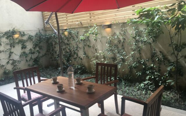 Celik Apartments