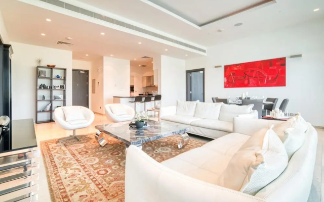 Royal Seaside Retreat w Balcony at the Palm