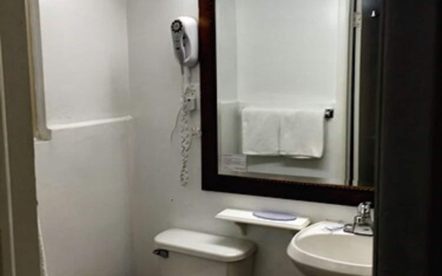 Regal Inn & Suites